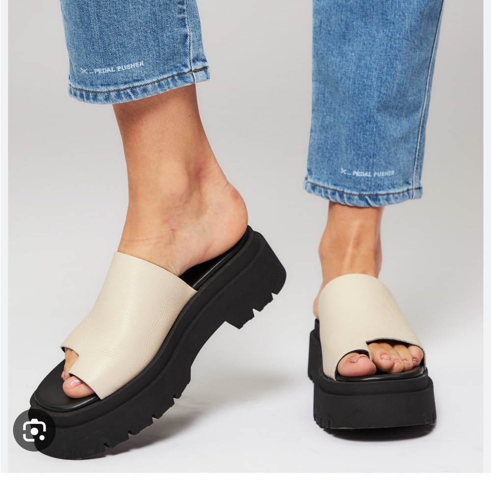 E8 by miista platform sandals